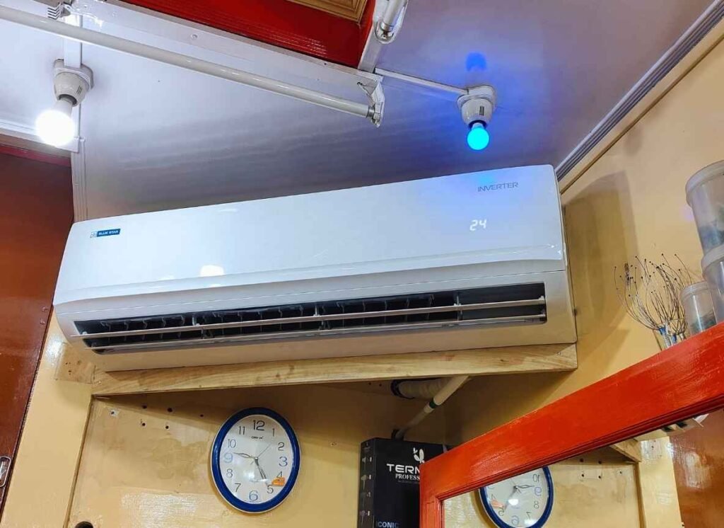 Blue Star 2 Ton 3 IE324YNU running at 24 degree Celsius